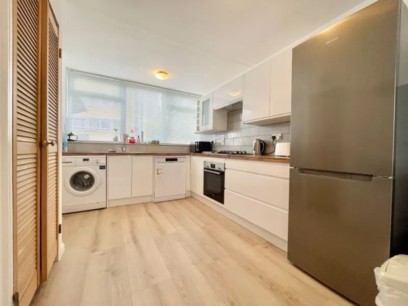 Ebbisham Drive, London SW8 1UB, photo 4