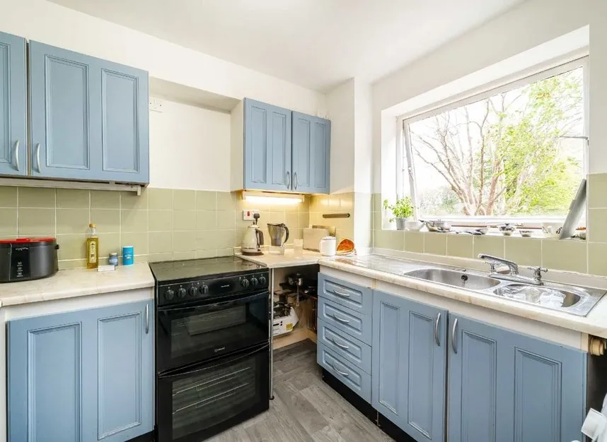 Oliver Close, Chiswick, W4, photo 3