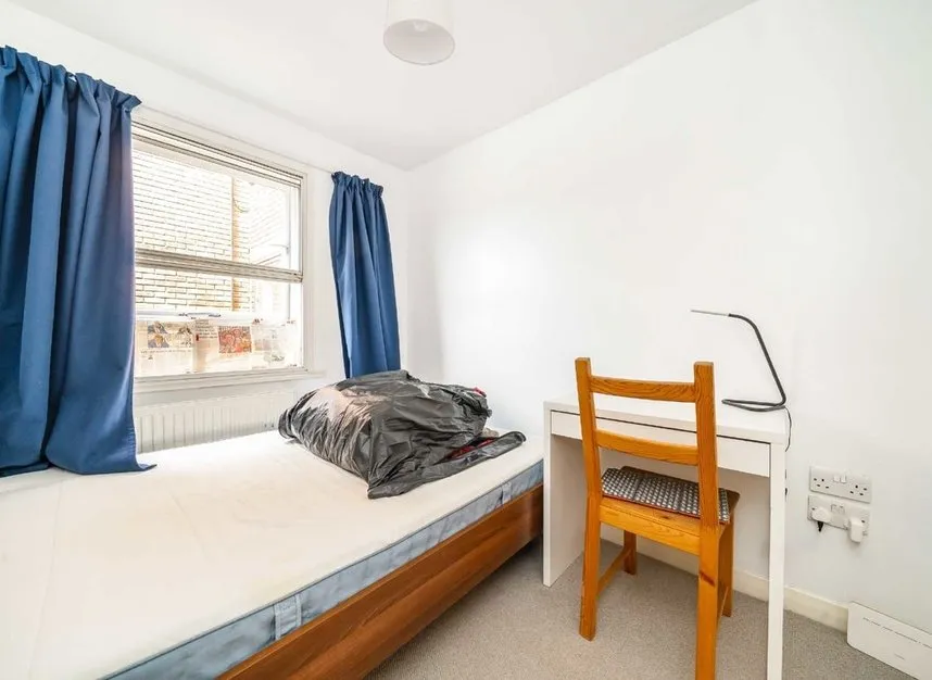 Oliver Close, Chiswick, W4, photo 5