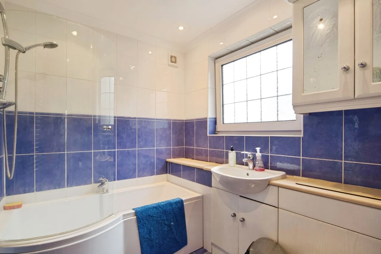 Clockhouse Lane, Romford, RM5, photo 13