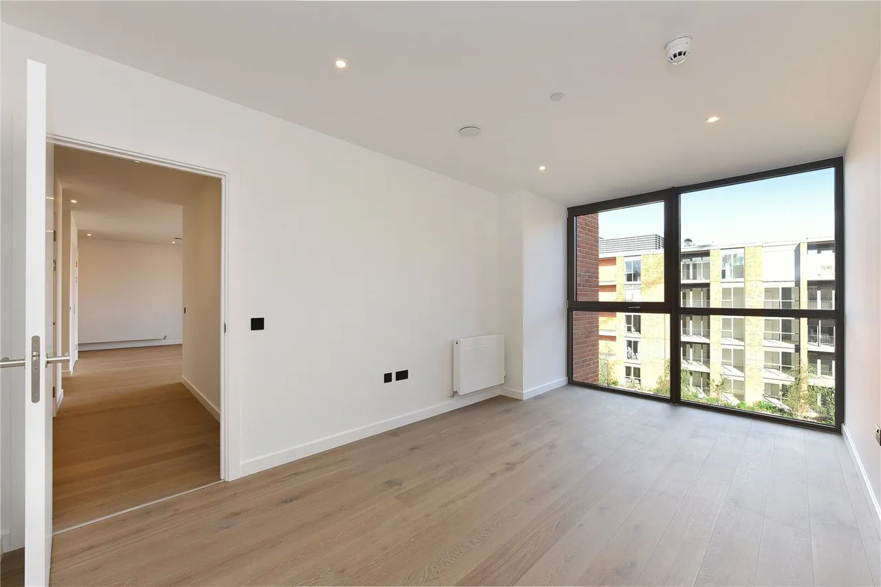 Carnwath Road, London, SW6, photo 3