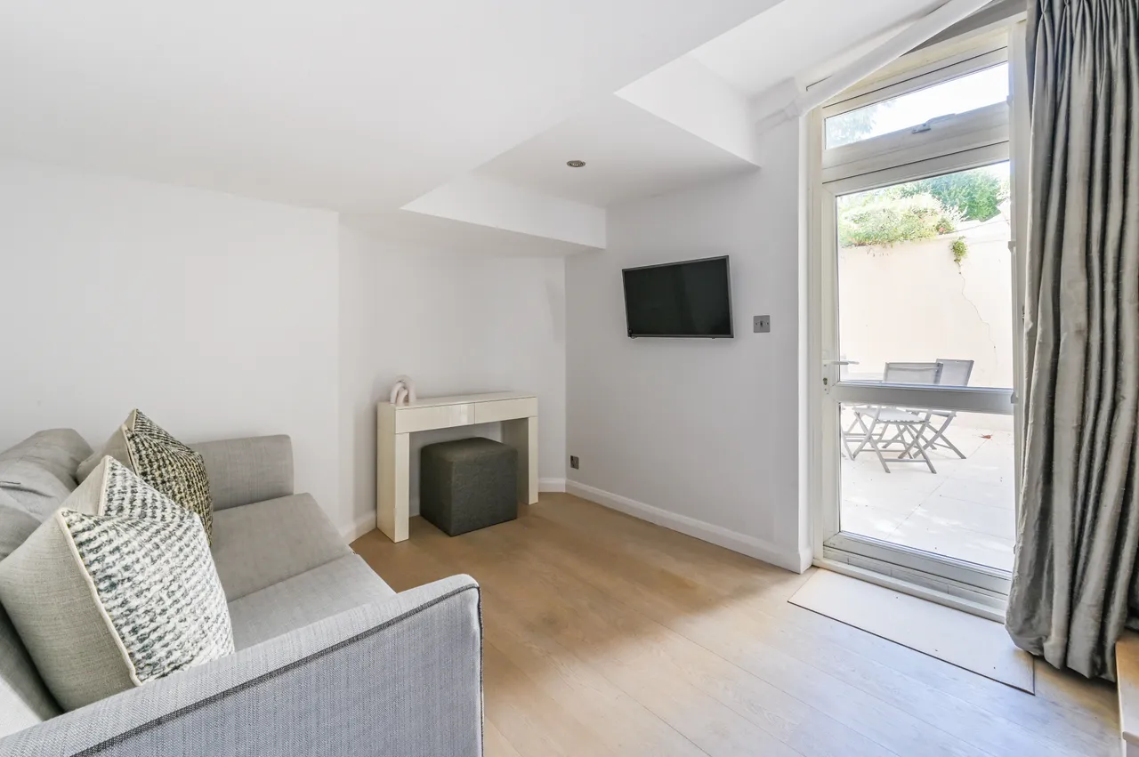 Garden Flat, 52 Blomfield Road, London, photo 11