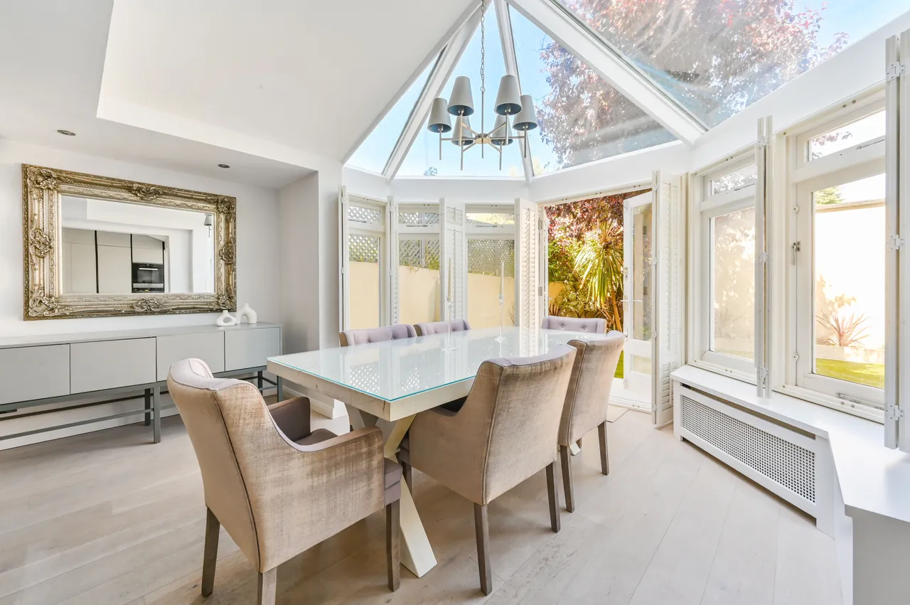2 bed flat for sale — Garden Flat, 52 Blomfield Road, London