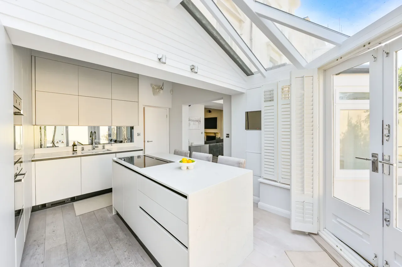 Garden Flat, 52 Blomfield Road, London, photo 3