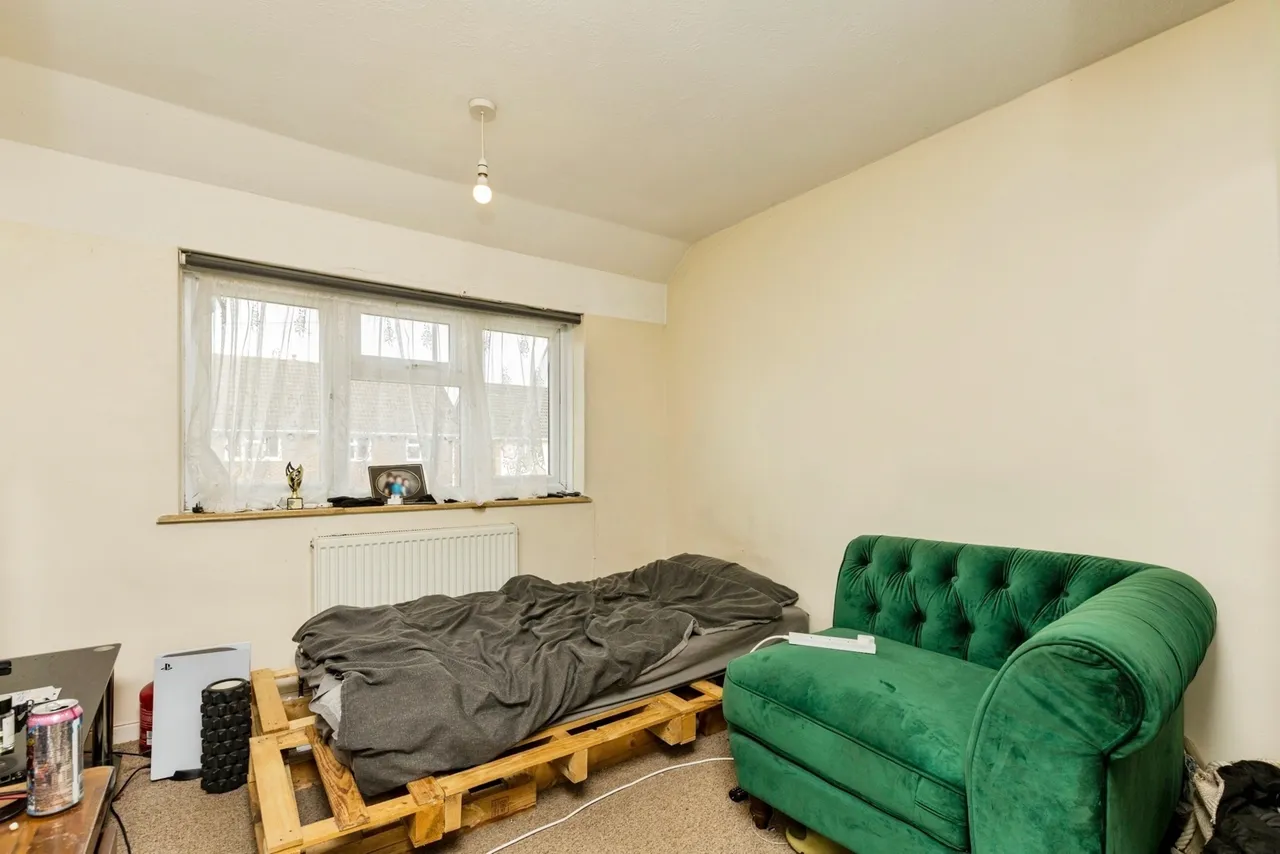 Parkway, Crawley, RH10, photo 13