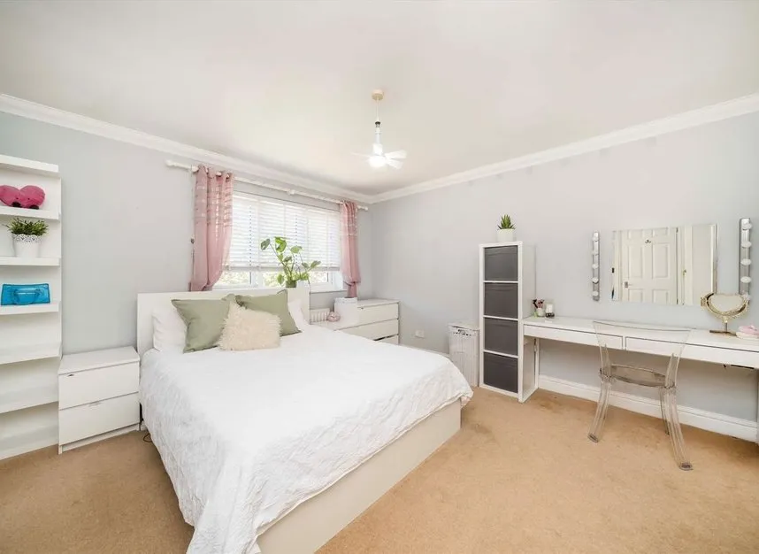 Savile Close, Thames Ditton, KT7, photo 6