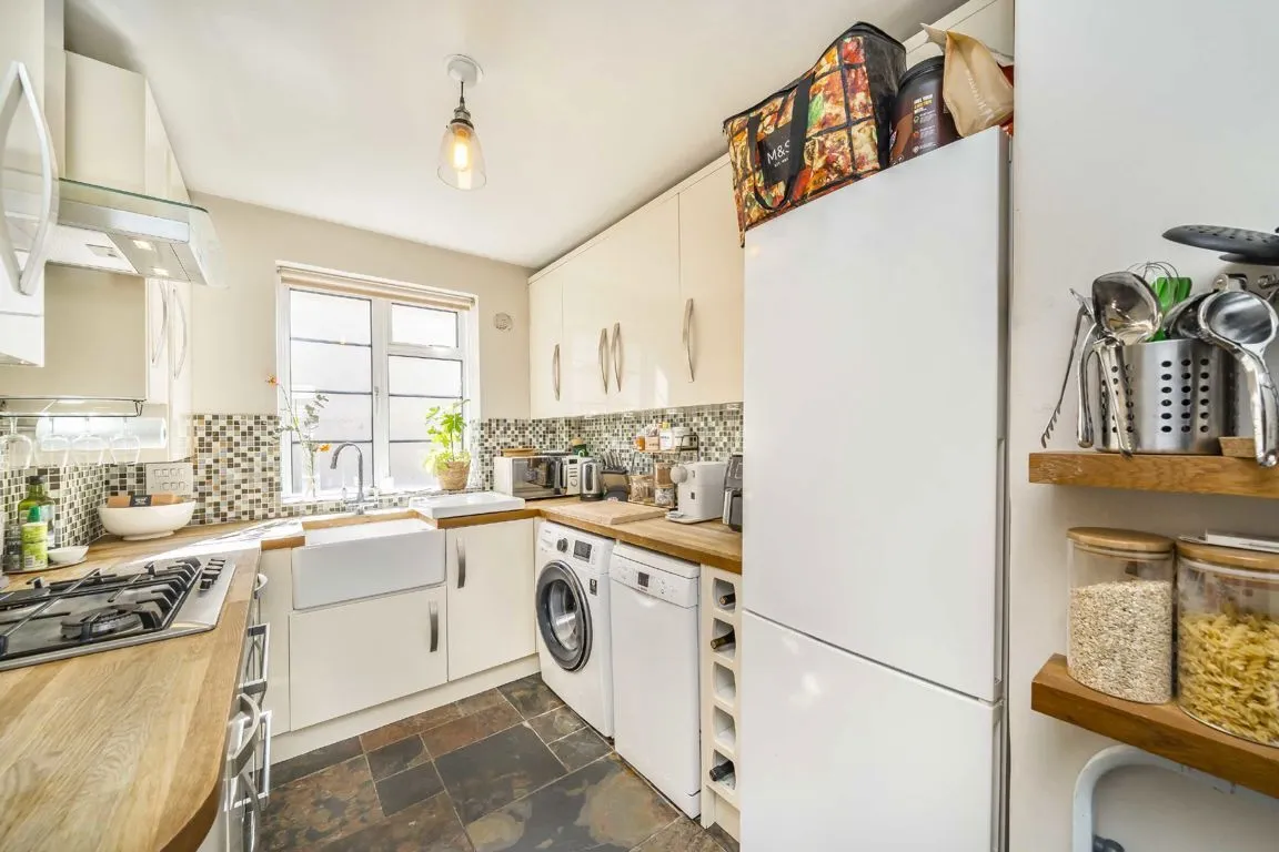 2 bed property to rent, Leigham Court Road, SW16