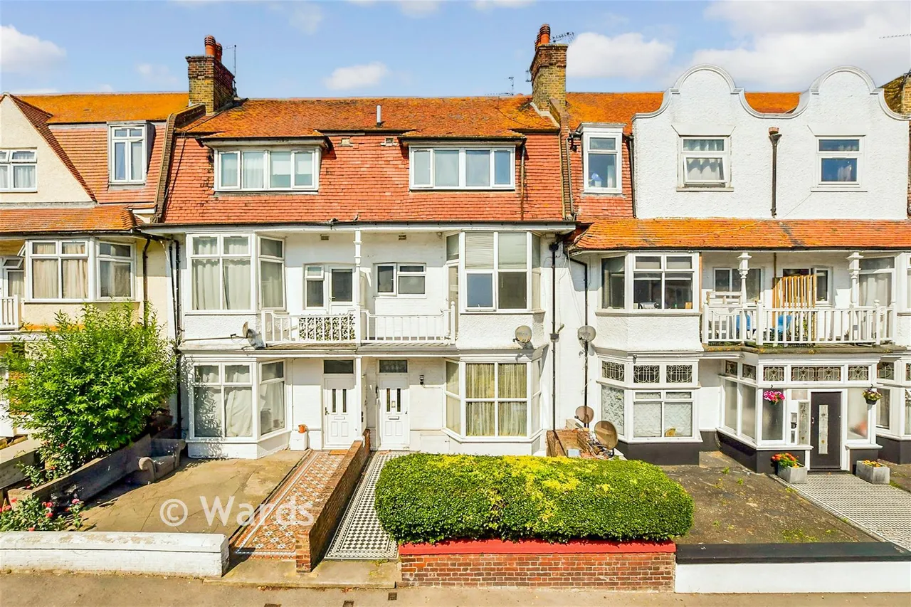 3 bed flat for sale, Surrey Road, Cliftonville, CT9