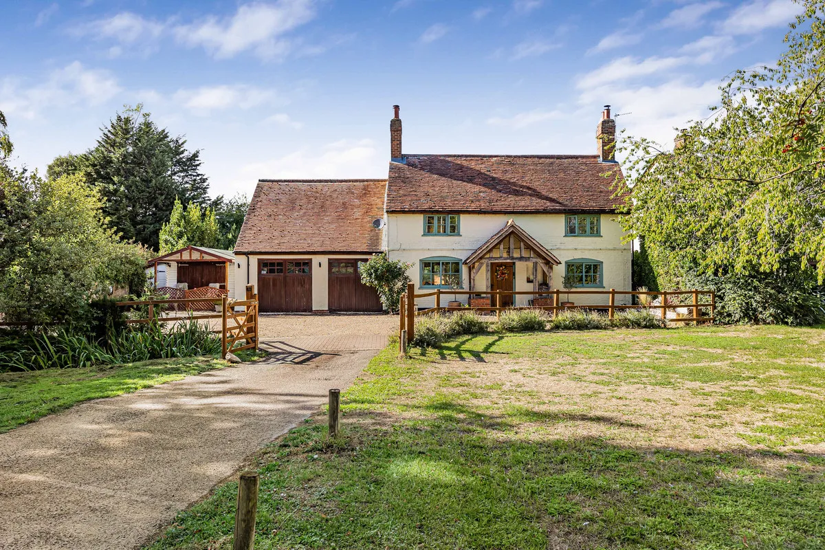 5 bed property for sale, The Green, Steventon
