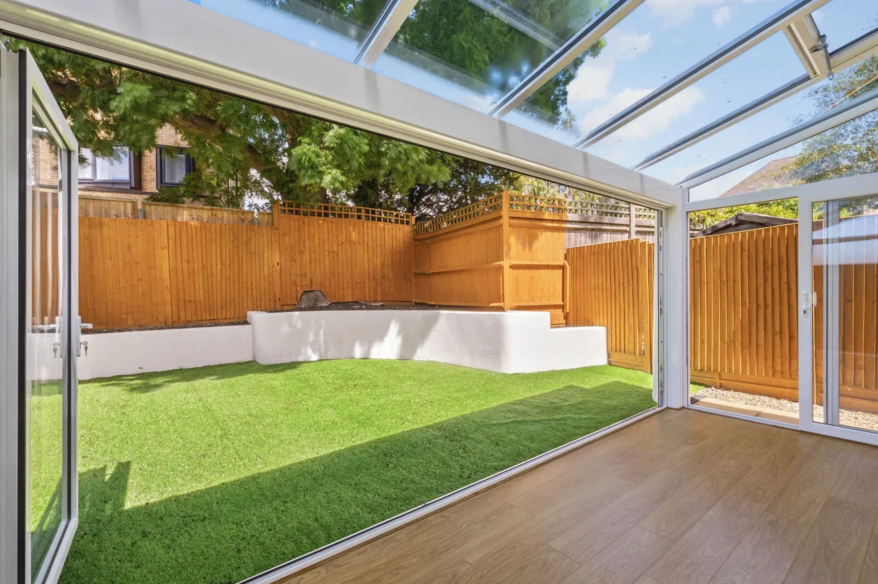 Meadowview Road, Raynes Park, SW20, photo 13