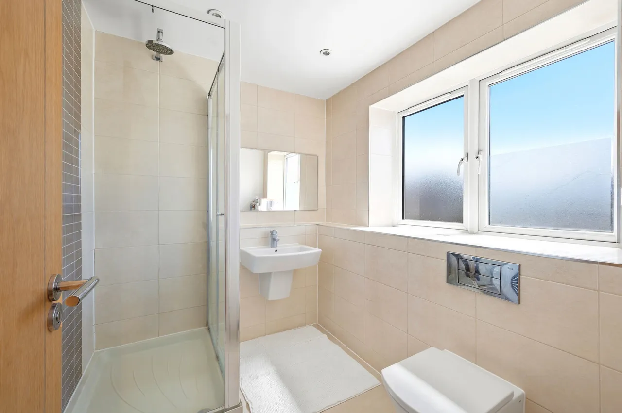 Meadowview Road, Raynes Park, SW20, photo 15