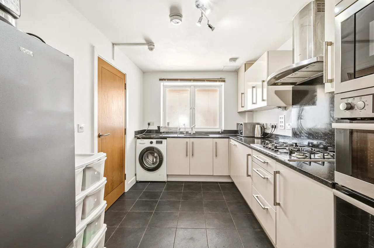 Meadowview Road, Raynes Park, SW20, photo 5
