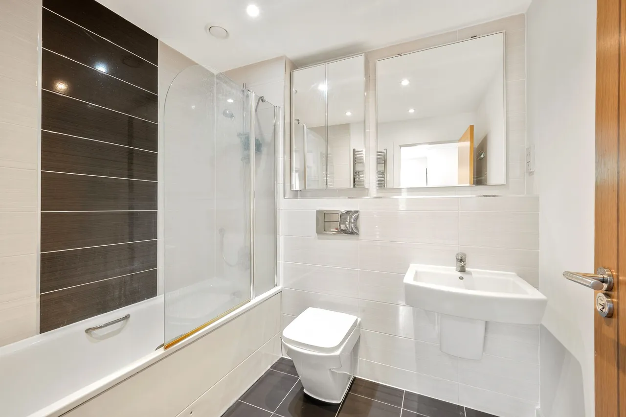 Meadowview Road, Raynes Park, SW20, photo 9