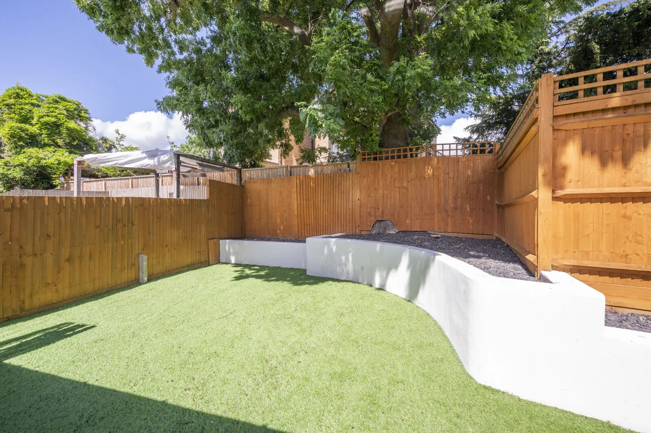 Meadowview Road, Raynes Park, SW20, photo 11