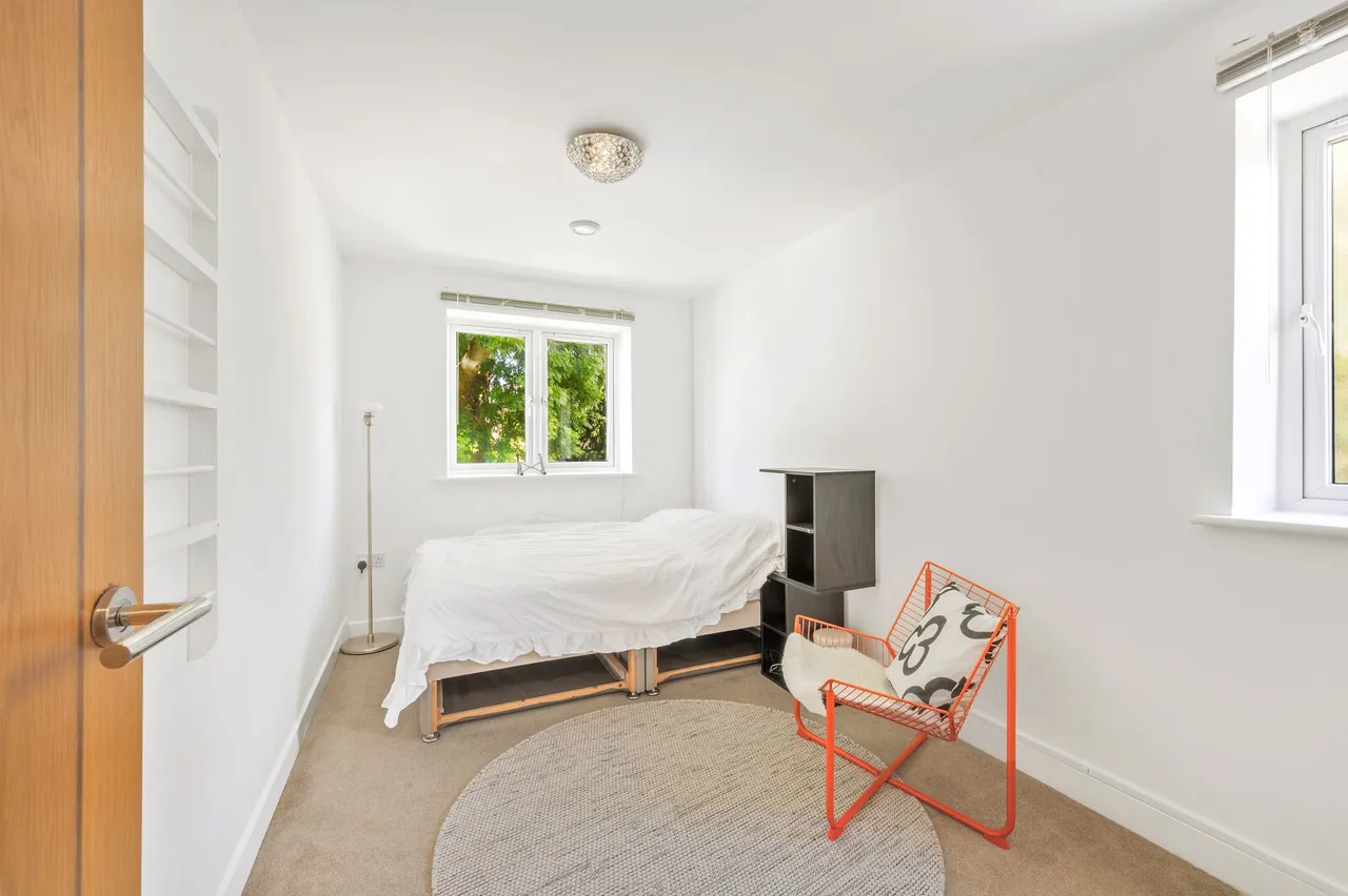 Meadowview Road, Raynes Park, SW20, photo 12