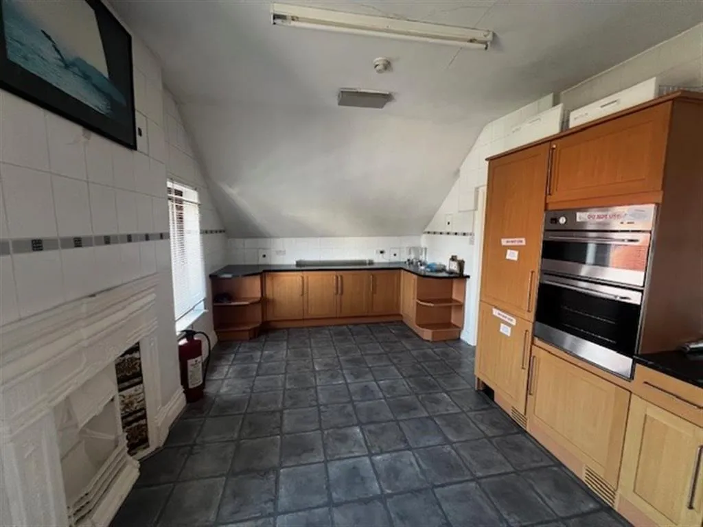 Pen-Y-Lan Road, Cardiff, CF23, photo 2