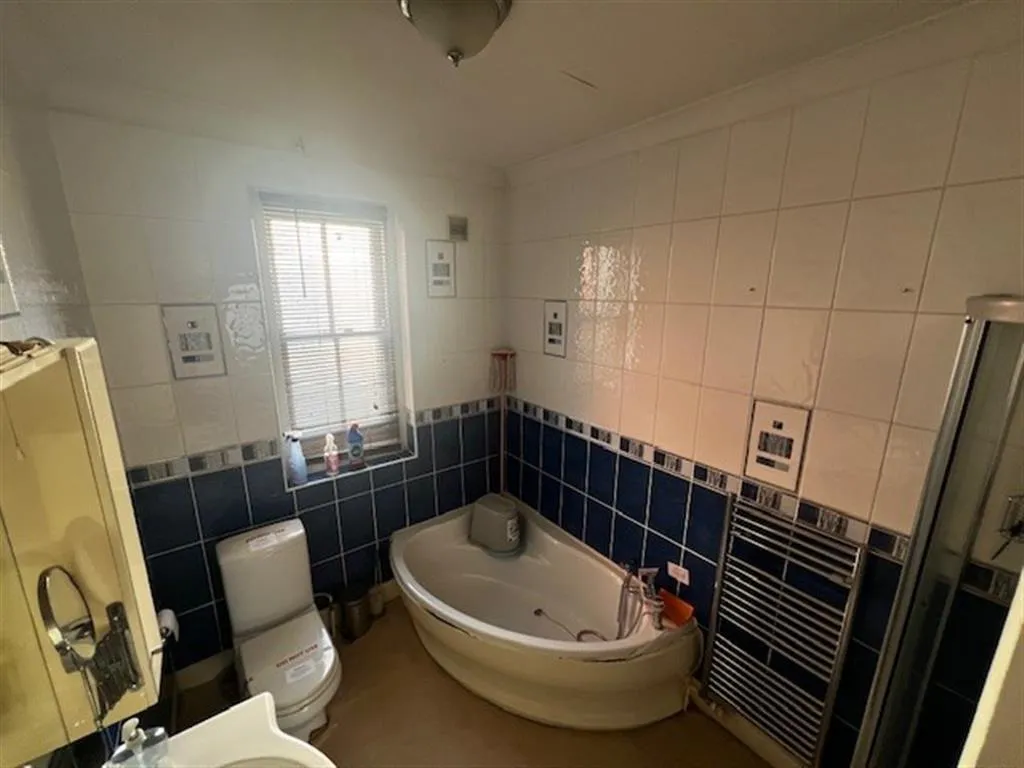 Pen-Y-Lan Road, Cardiff, CF23, photo 15
