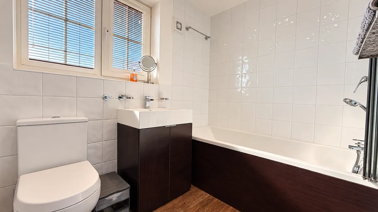 Moorland Close, Carlton-le-Moorland, LN5, photo 15