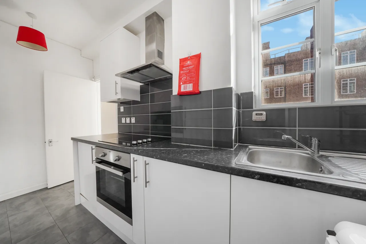 Hammersmith Road, Hammersmith, W6, photo 9