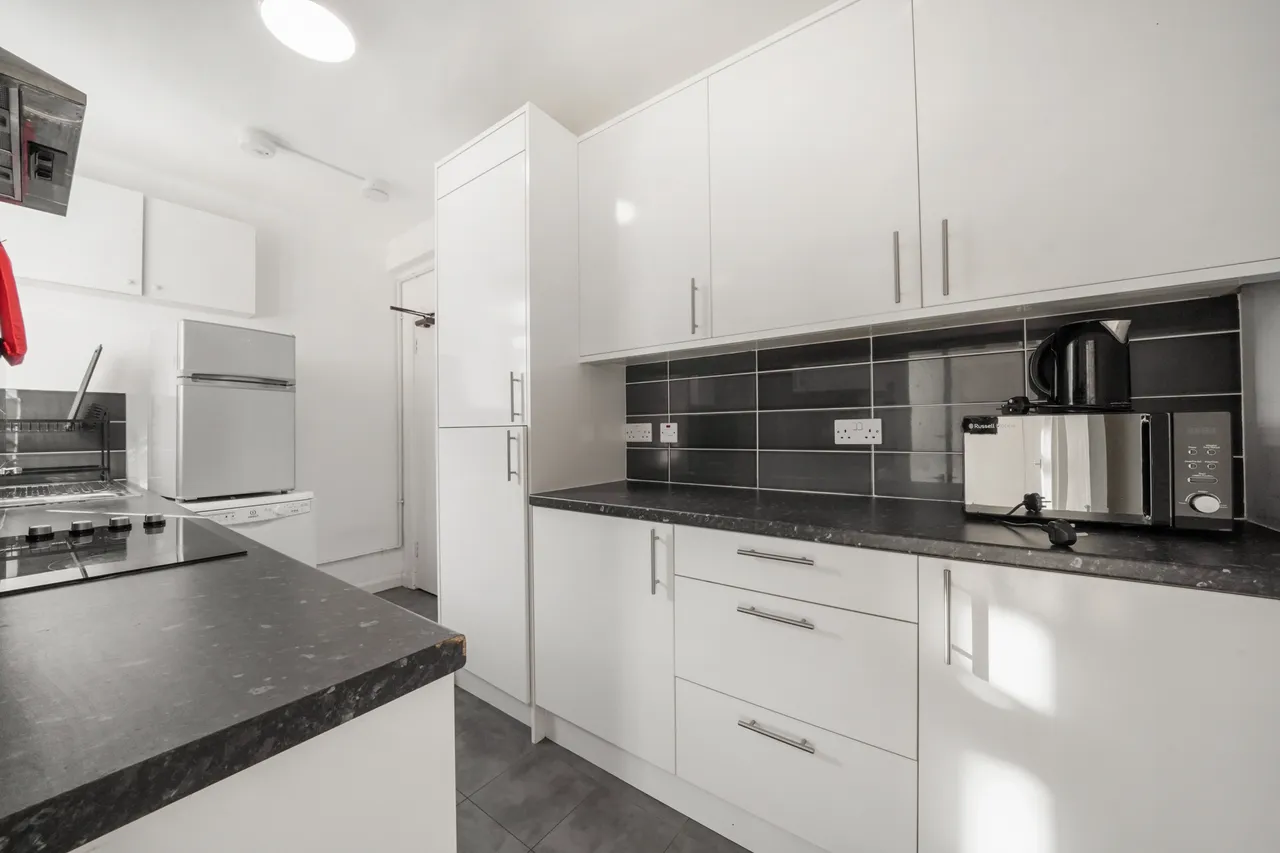 Hammersmith Road, Hammersmith, W6, photo 3