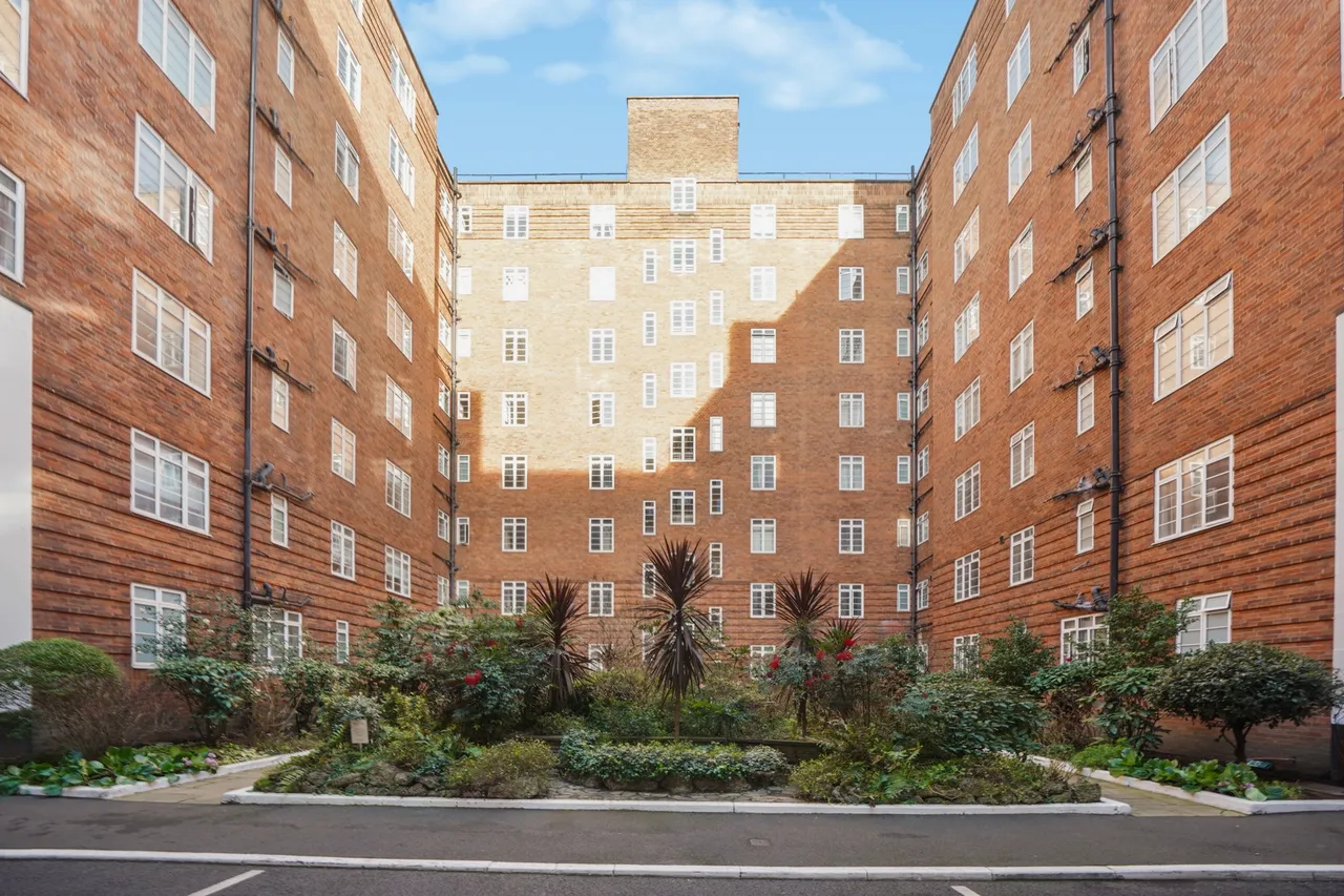 Hammersmith Road, Hammersmith, W6, photo 7