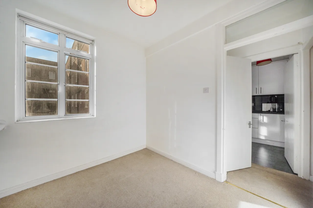 Hammersmith Road, Hammersmith, W6, photo 16