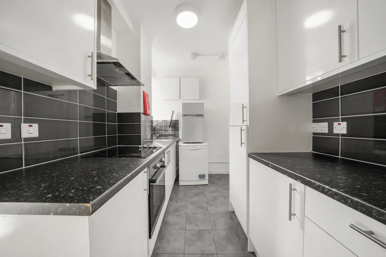 Hammersmith Road, Hammersmith, W6, photo 13