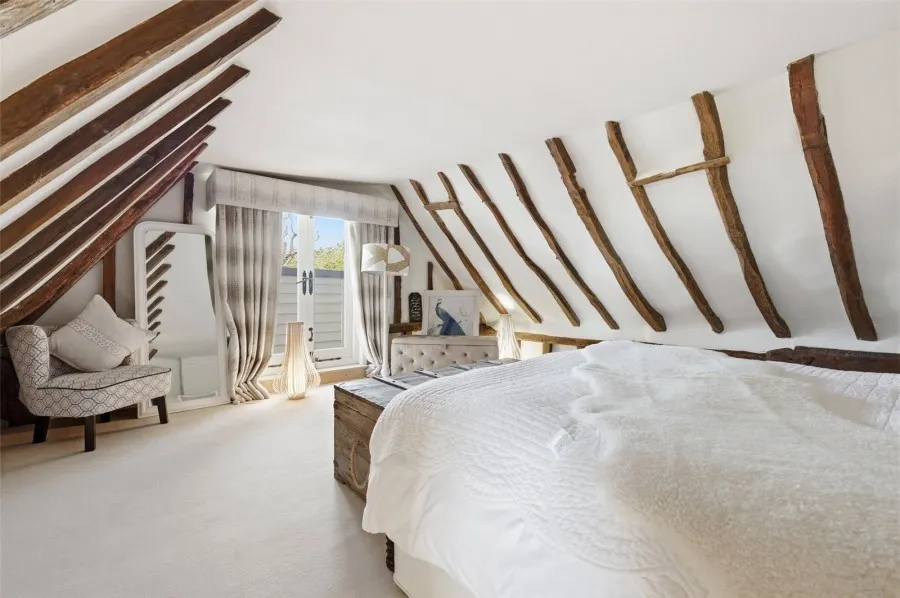 with 4 bedrooms in Broxted, Nr Thaxted, CM6, photo 12