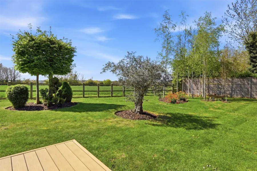 with 4 bedrooms in Broxted, Nr Thaxted, CM6, photo 17