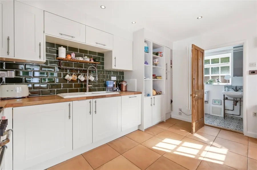 with 4 bedrooms in Linton, CB21, photo 9