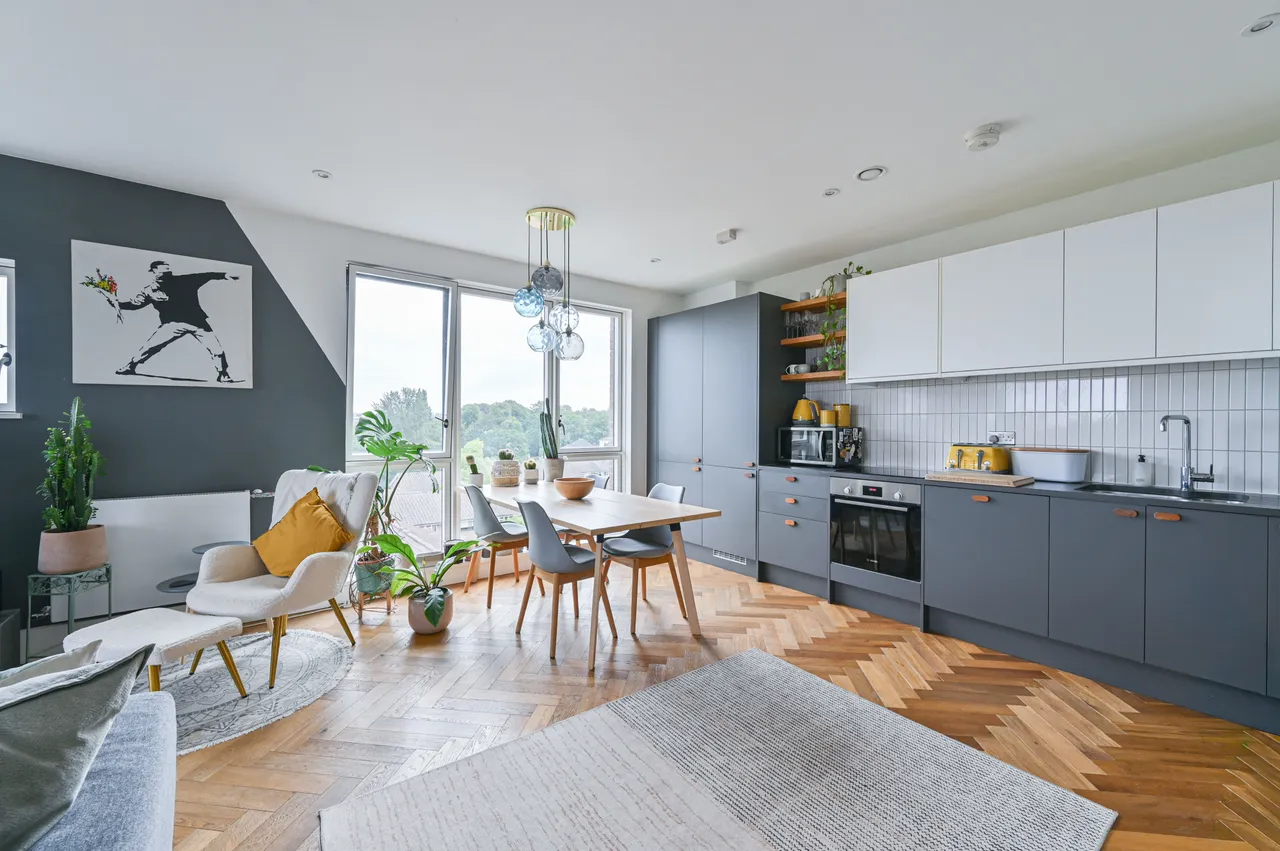 Flat 11, 2d Harold Road, London, photo 2