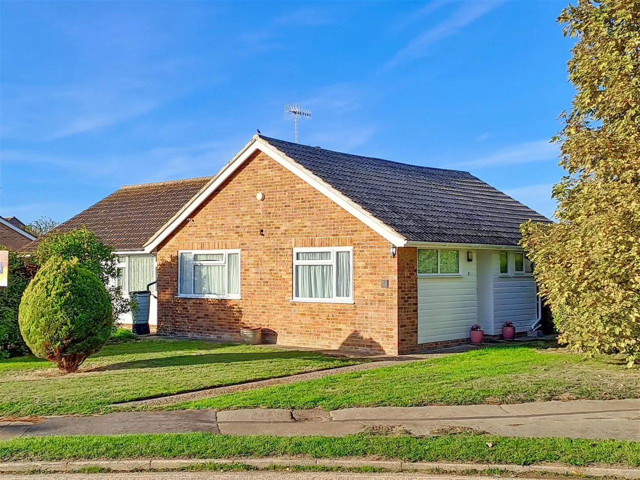 2 bed house for sale, Ambersham Crescent, East Preston
