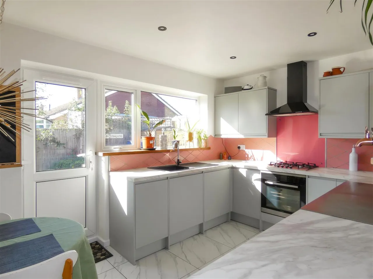 Ambersham Crescent, East Preston, photo 3