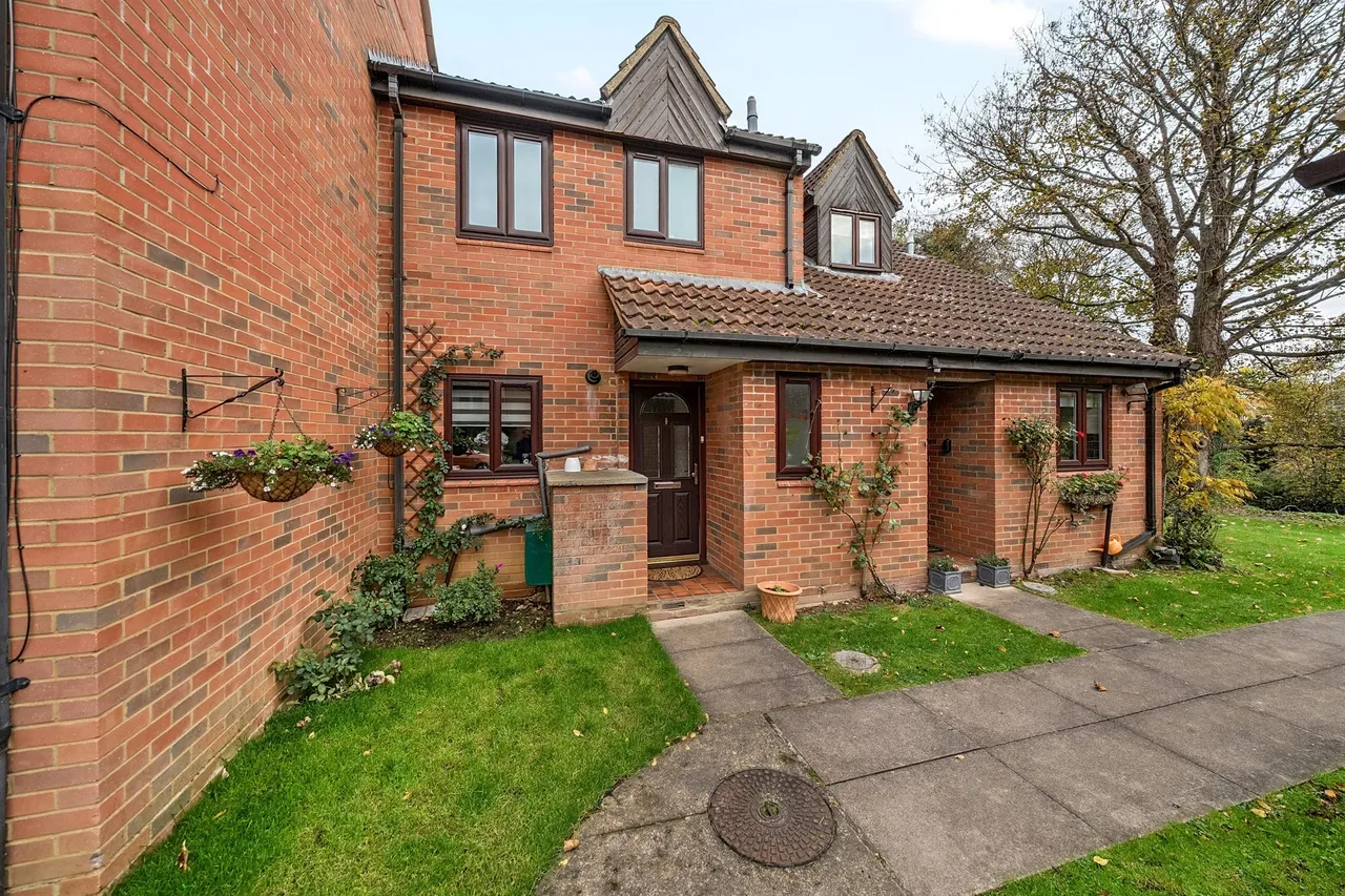2 bed house for sale — The Beeches, Park Street, St. Albans