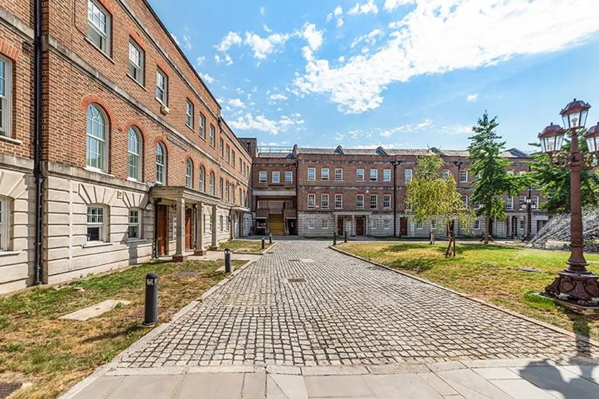 Queen Victoria Terrace, London, E1W, photo 14