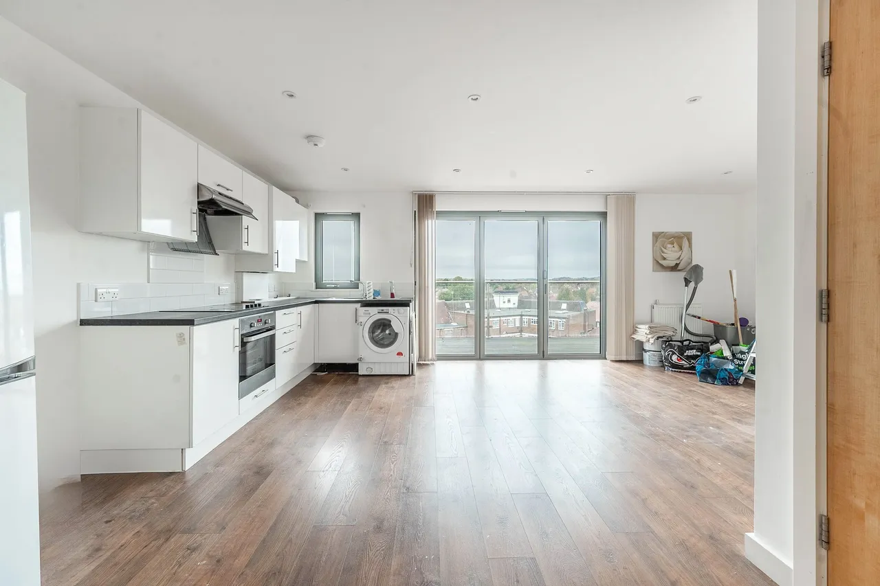 8 Talbot Skyline, 204-226 Imperial Drive, Harrow, photo 6