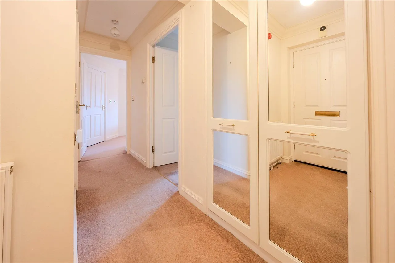 Harrogate Road, LS17, photo 11