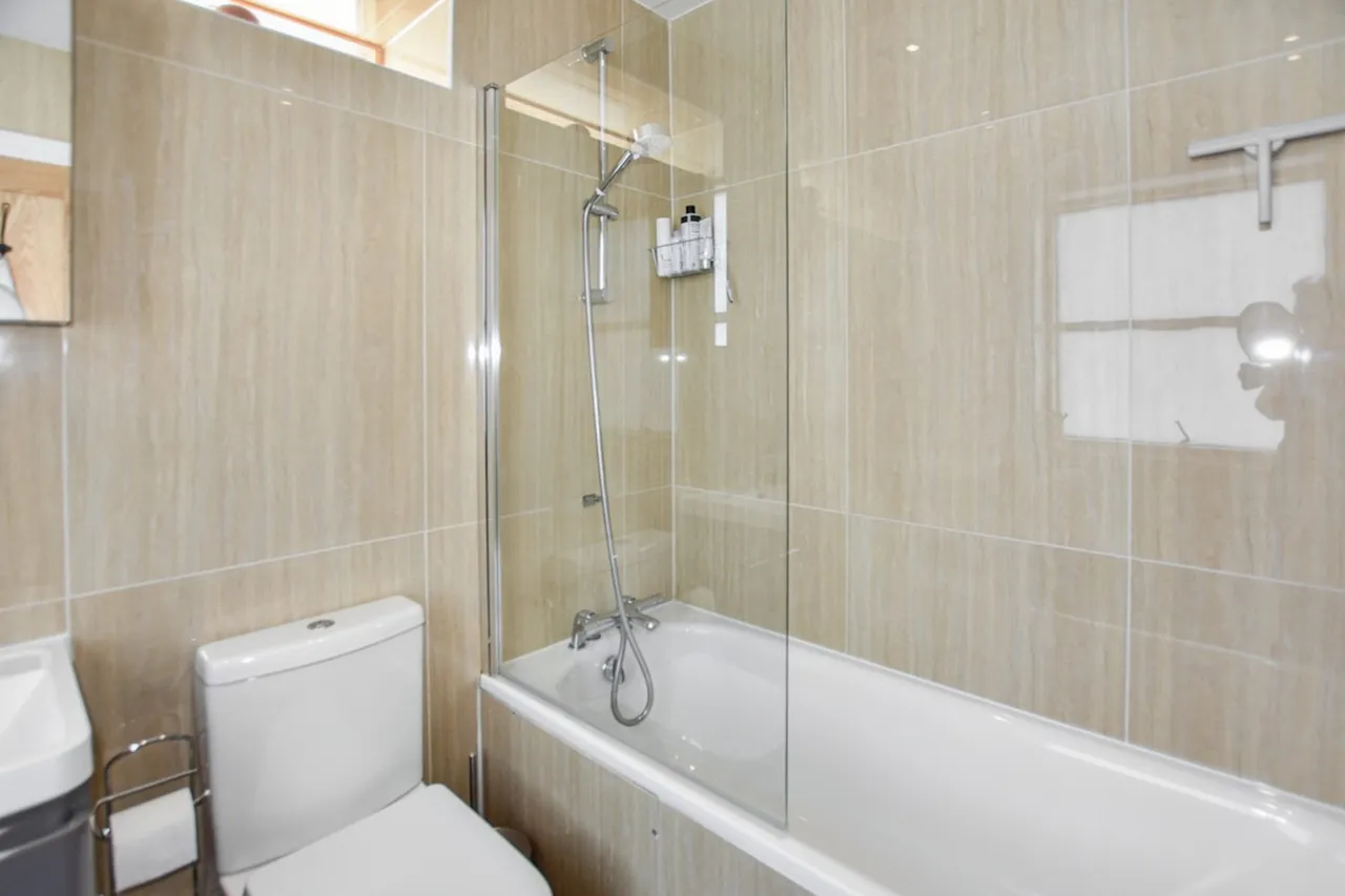 Upper Wickham Lane, Welling, photo 9