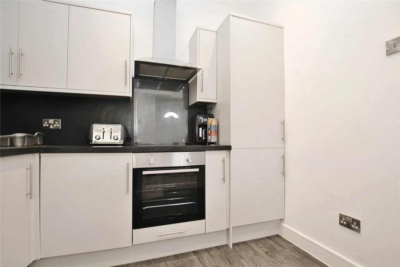 Raglan Road, Woking, GU21, photo 7
