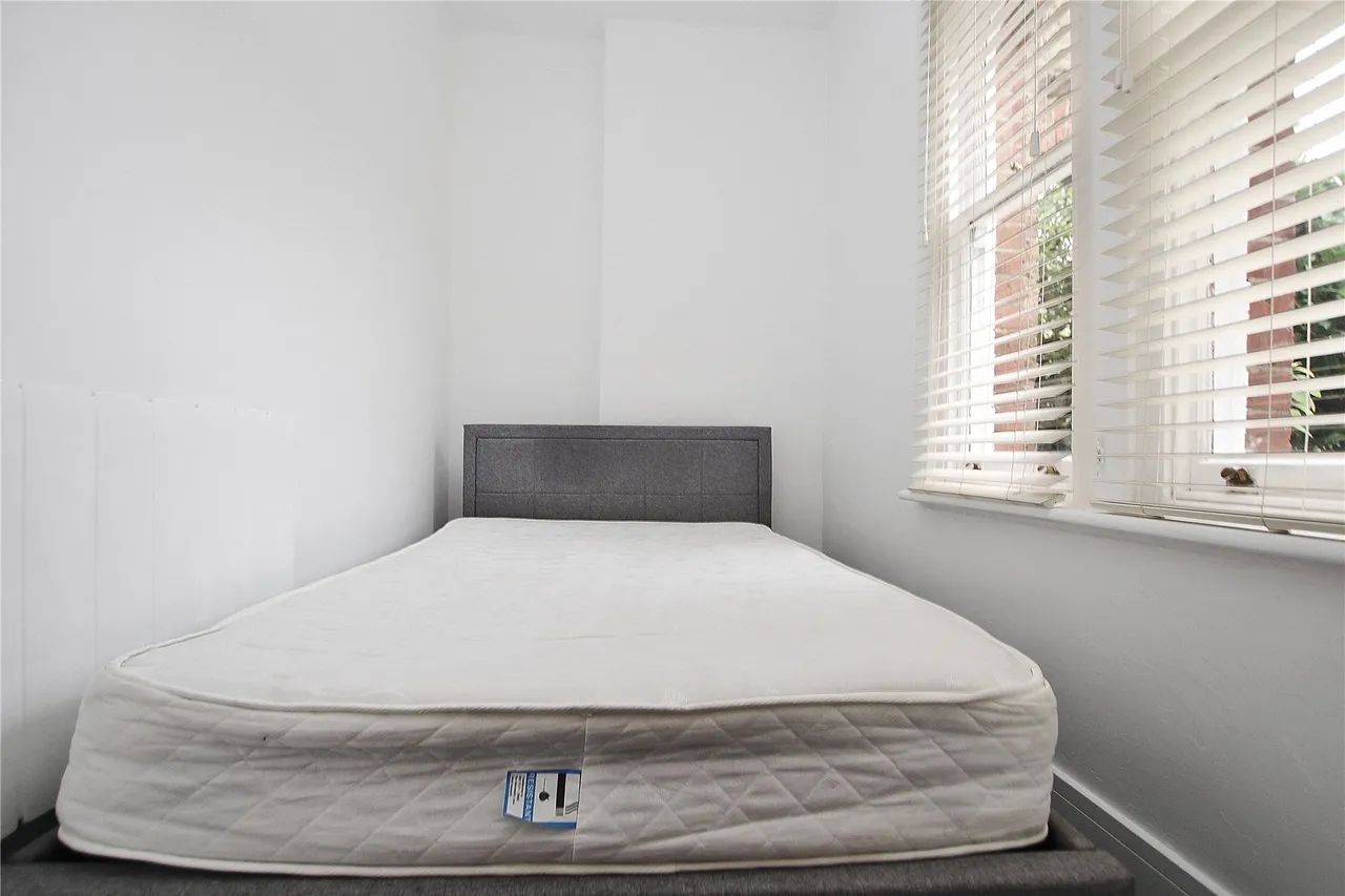 Raglan Road, Woking, GU21, photo 5