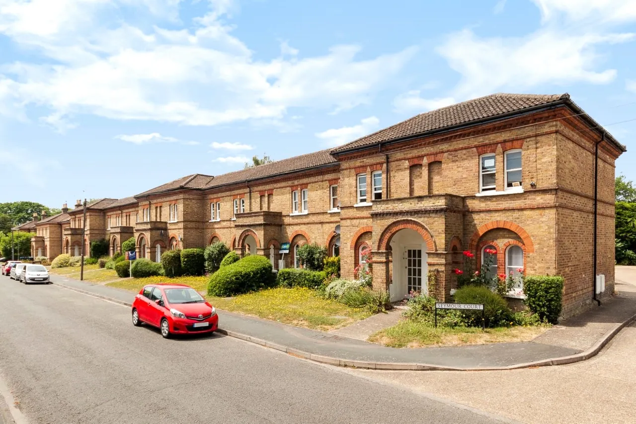 Raglan Road, Woking, GU21, photo 4