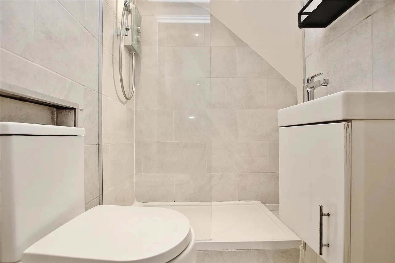 Raglan Road, Woking, GU21, photo 3