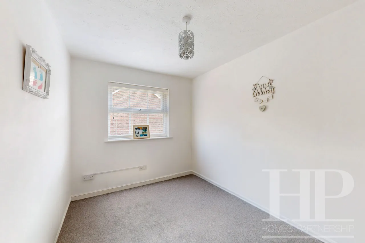 Milborne Road, Maidenbower, RH10, photo 12