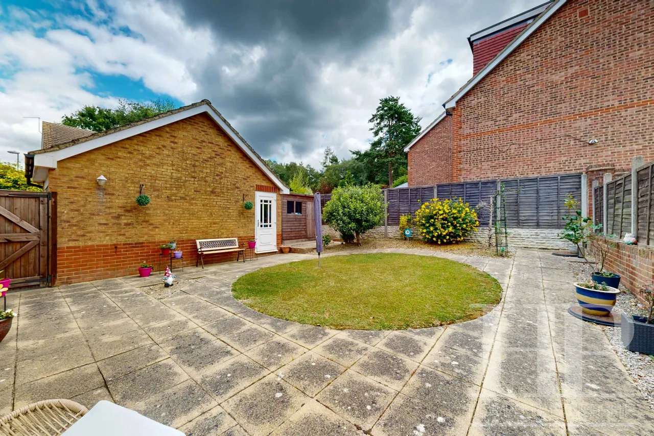 Milborne Road, Maidenbower, RH10, photo 4