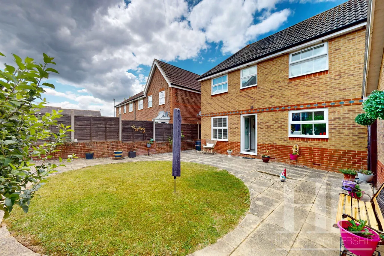 Milborne Road, Maidenbower, RH10, photo 17