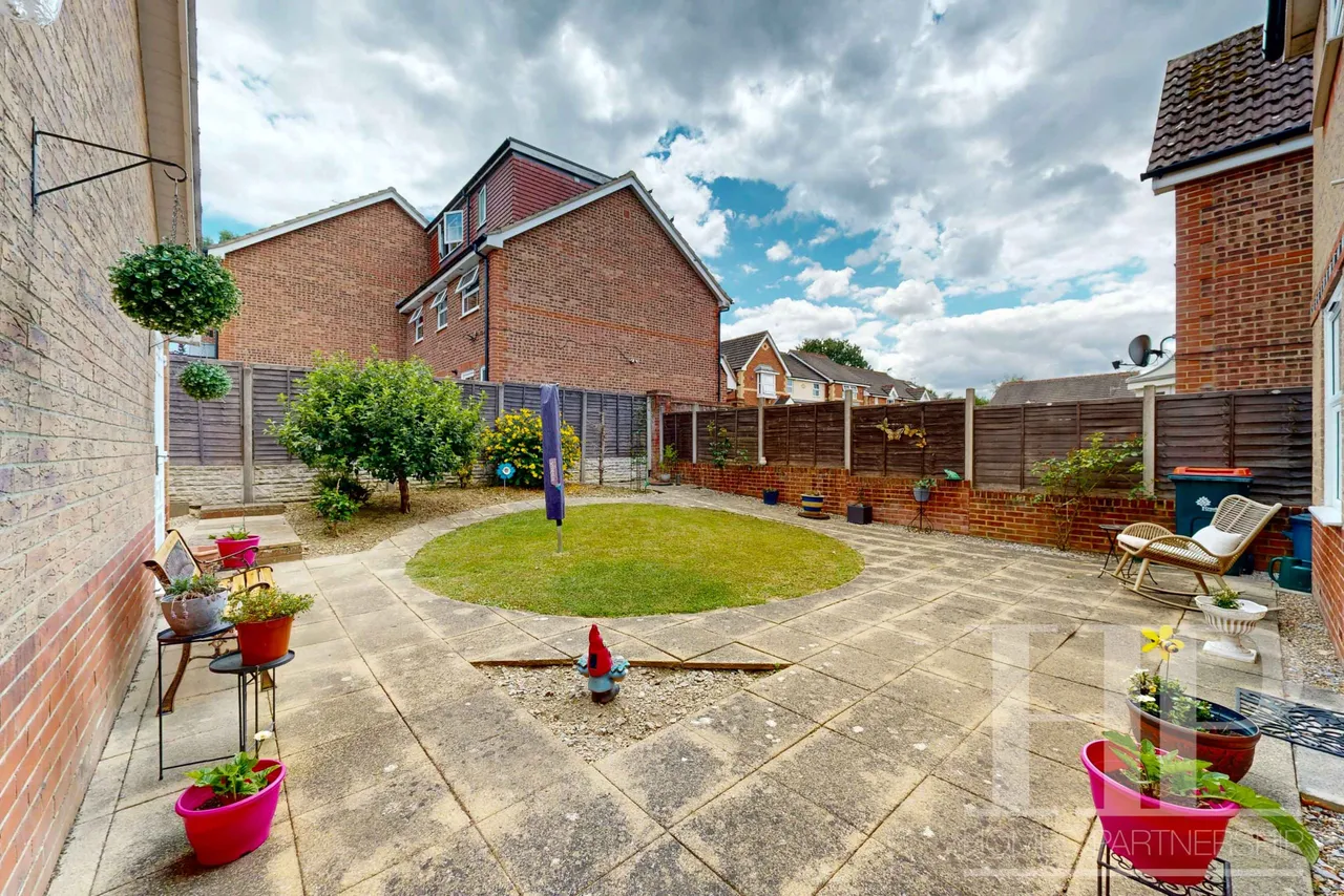 Milborne Road, Maidenbower, RH10, photo 15