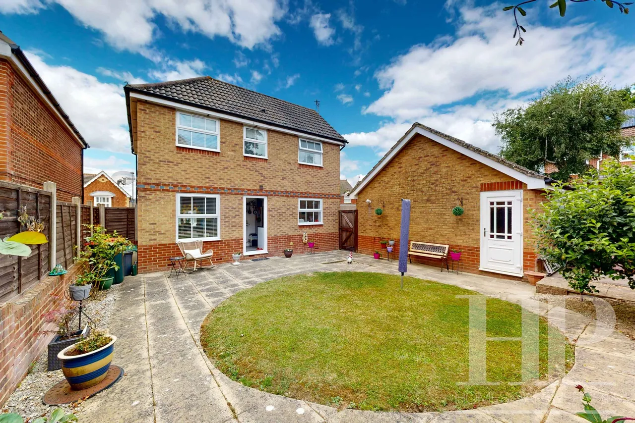 Milborne Road, Maidenbower, RH10, photo 16
