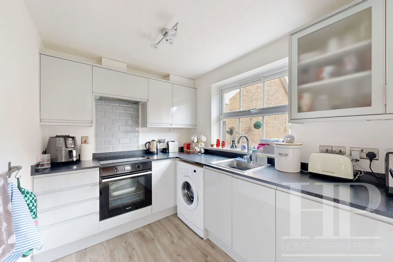 Milborne Road, Maidenbower, RH10, photo 8