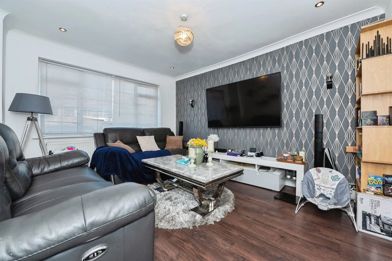 Alfred Road, Aveley, South Ockendon, photo 2