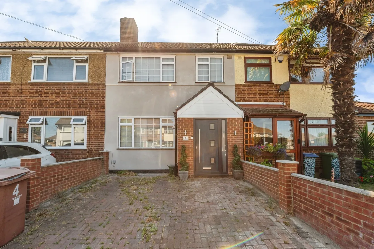 3 bed house for sale — Alfred Road, Aveley, South Ockendon
